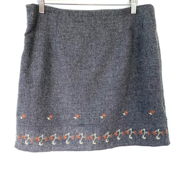 American Eagle Outfitters  mini skirt with embroidery at the hem, 💯 wool - Picture 2 of 9
